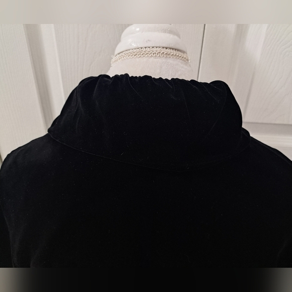 CAbI Black Velvet/Silk Blend Jacket With Balloon Sleeves Size M - Picture 3 of 13